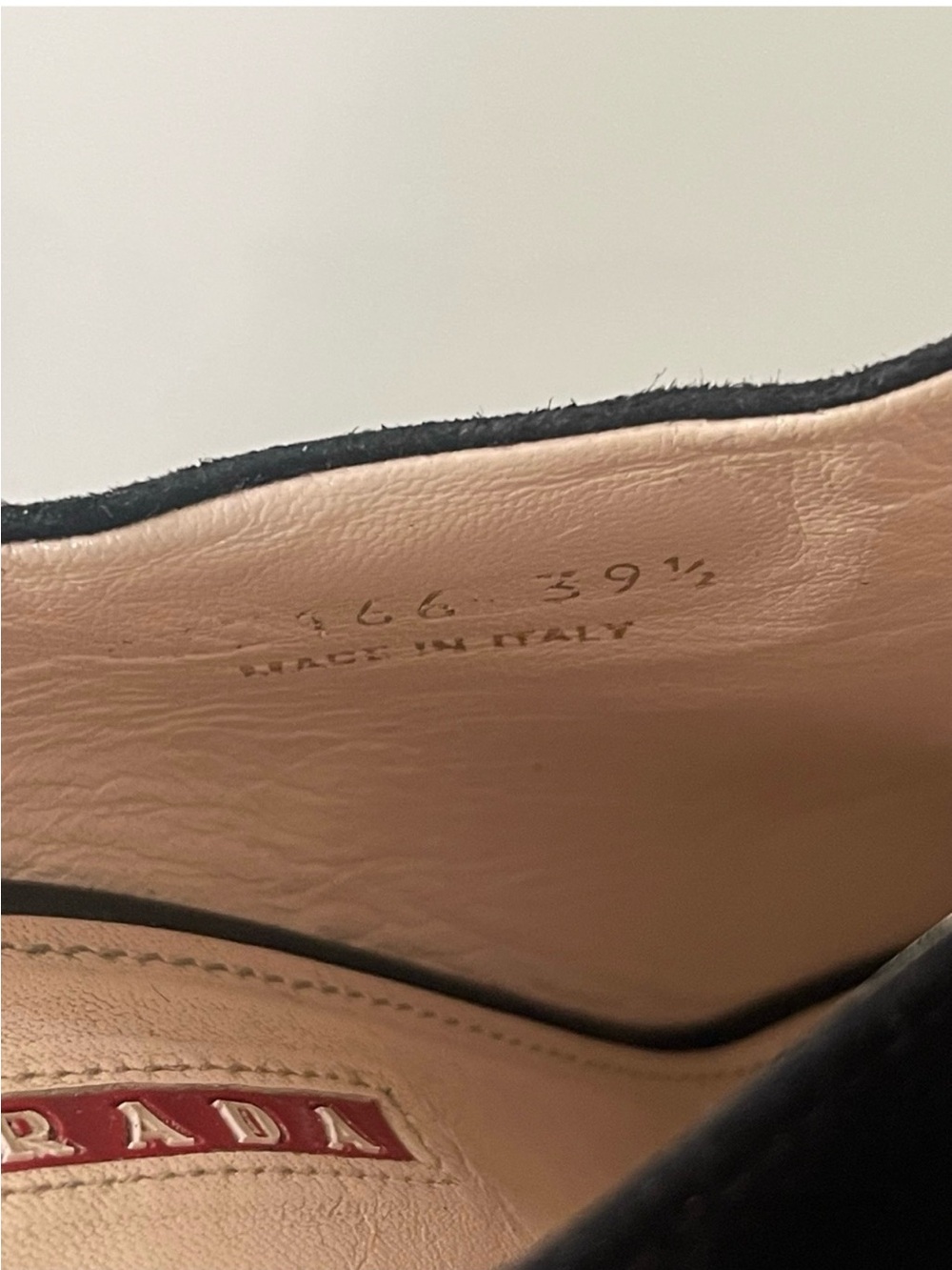 AUTHENTIC PRADA - Picture 10 of 10